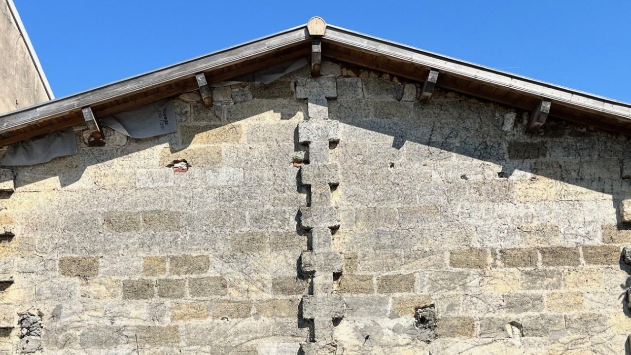Avant travaux : Isolation par l'extérieur d'un mur en pierre à Talence